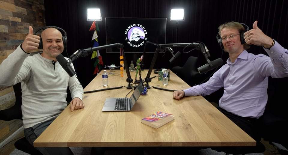 Marco Hanegraaff en Frans van Hilten in de studio van videopodcast MarcoToday in november 2021